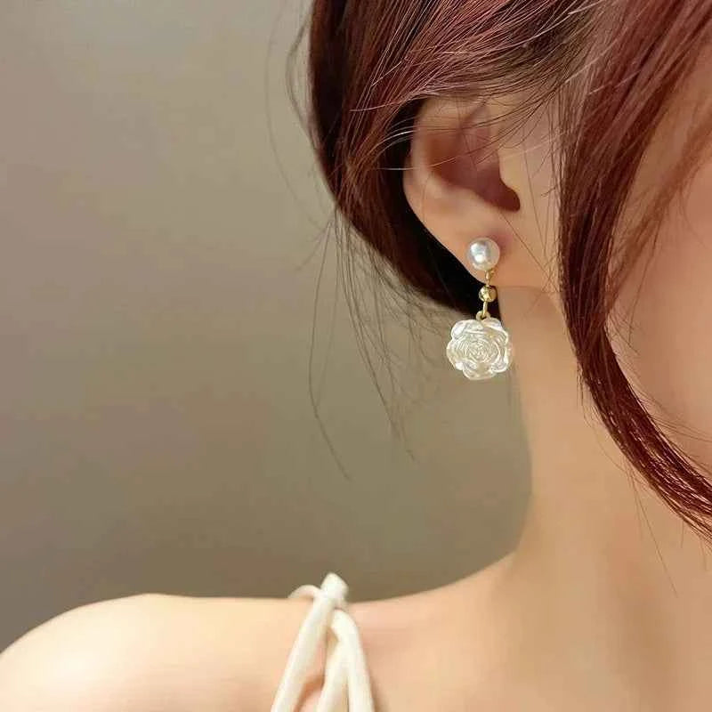 Серьги Женские Women Camellia Pearl Earring Niche Design Sense Studs Fashion Unique Flower Earrings Female Jewelry Piercing