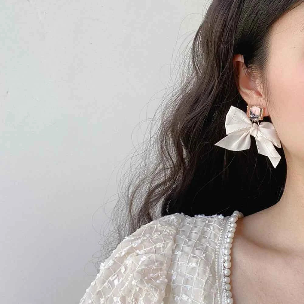 New Fashion Korean Cute Sweet Black White Women Statement Stud Earrings Fabric Lace Bow Drop Earrings Luxury Jewelry Party Gifts