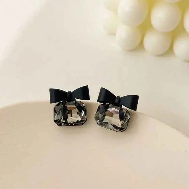 New Fashion Korean Cute Sweet Black White Women Statement Stud Earrings Fabric Lace Bow Drop Earrings Luxury Jewelry Party Gifts