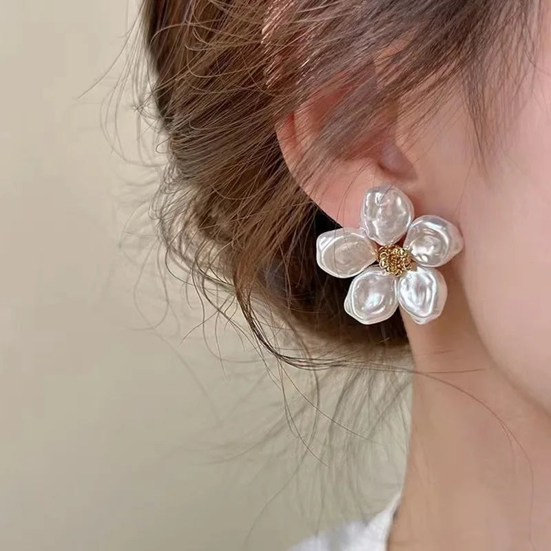 Korean Fashion Earrings Exquisite Dangle Earrings White Crystal Zirconia Flower Bridal Earring Party Jewelry for Women Aretes