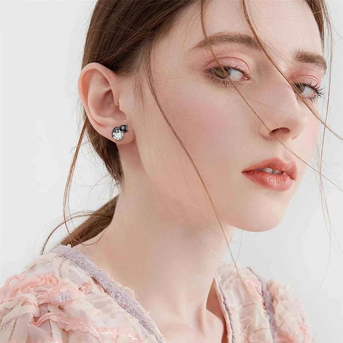 1Pair Cute Black Cat Crystal Earrings for Women Exquisite Pet Cat Jewelry Suitable for Birthday Gifts for Family and Friends