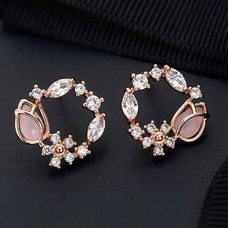 New Korean Hollow Wreath Flower Earrings For Women Crystal Zircon Sweet Bee Butterfly Stud Earring Girl Wedding Party Jewelry