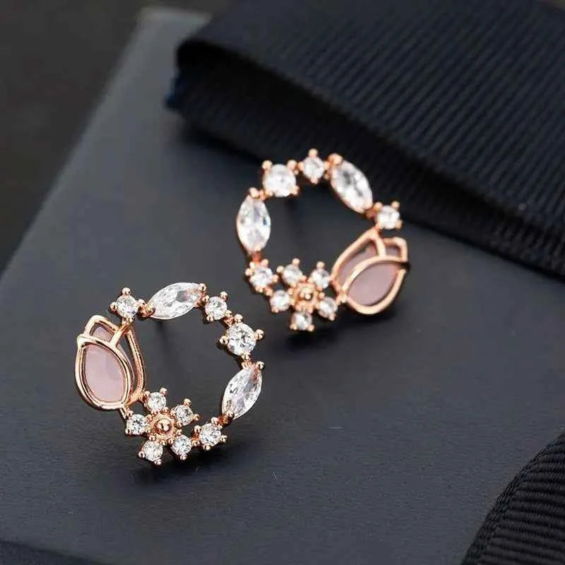 New Korean Hollow Wreath Flower Earrings For Women Crystal Zircon Sweet Bee Butterfly Stud Earring Girl Wedding Party Jewelry