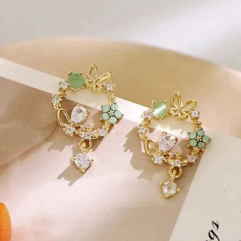 New Korean Hollow Wreath Flower Earrings For Women Crystal Zircon Sweet Bee Butterfly Stud Earring Girl Wedding Party Jewelry
