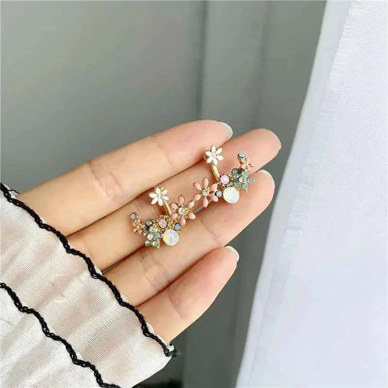 New Korean Hollow Wreath Flower Earrings For Women Crystal Zircon Sweet Bee Butterfly Stud Earring Girl Wedding Party Jewelry