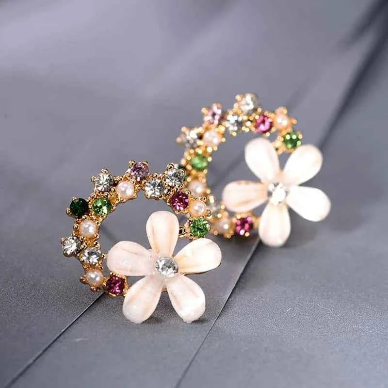 New Korean Hollow Wreath Flower Earrings For Women Crystal Zircon Sweet Bee Butterfly Stud Earring Girl Wedding Party Jewelry