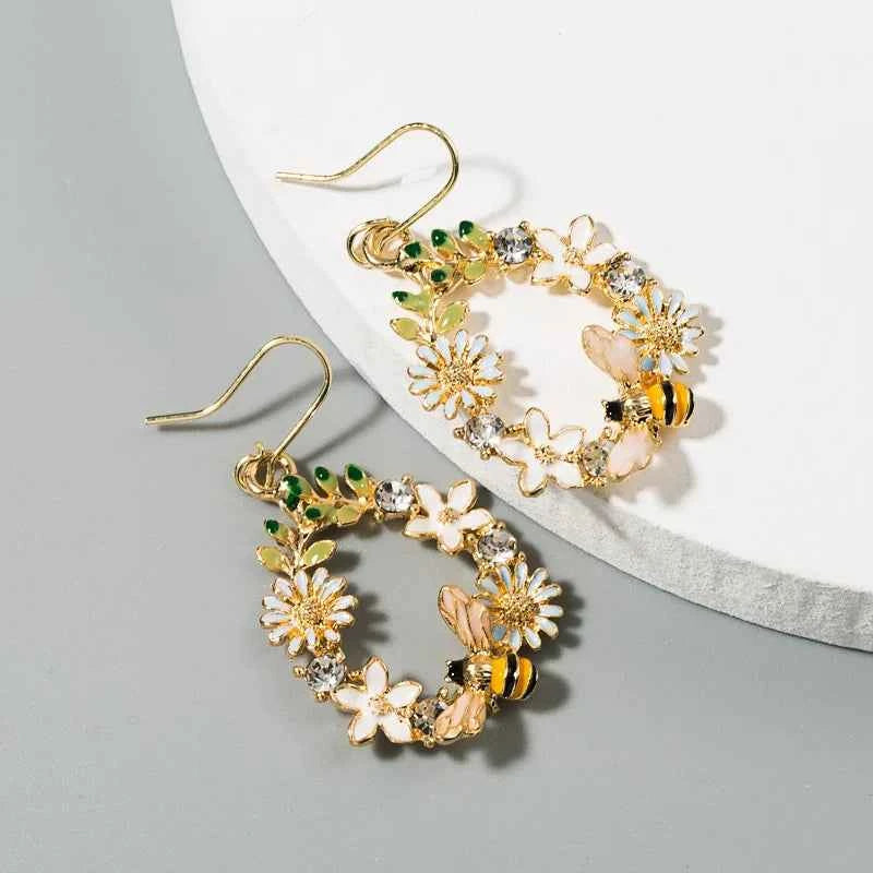 Makersland Unique Earring For Women Cute Mushroom Hoops Gold Color Sweet Butterfy Bee Earrings Trendy Designer Jewelry Luxury