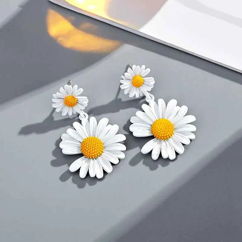 Charm Colorful Resin Daisy Drop Dangle Earrings for Women Classic  Brincos Yellow Flower Stud Earring Summer Jewelry Accessories