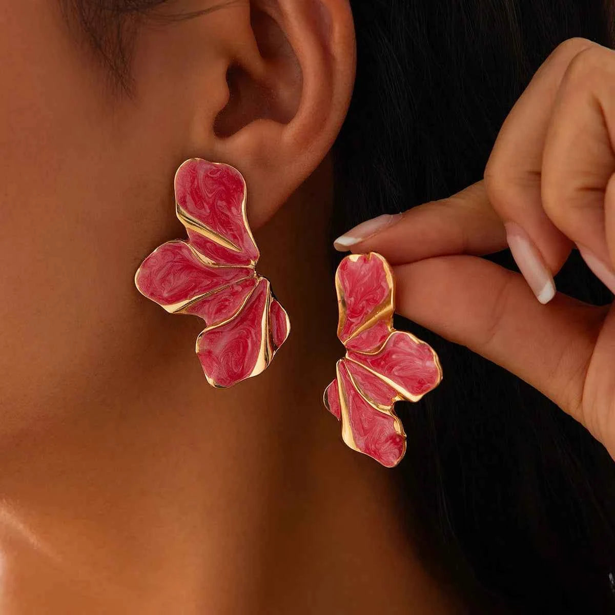 Retro oil dripping colored petal earrings for women with a niche design sense, personalized simplicity, and versatile earrings