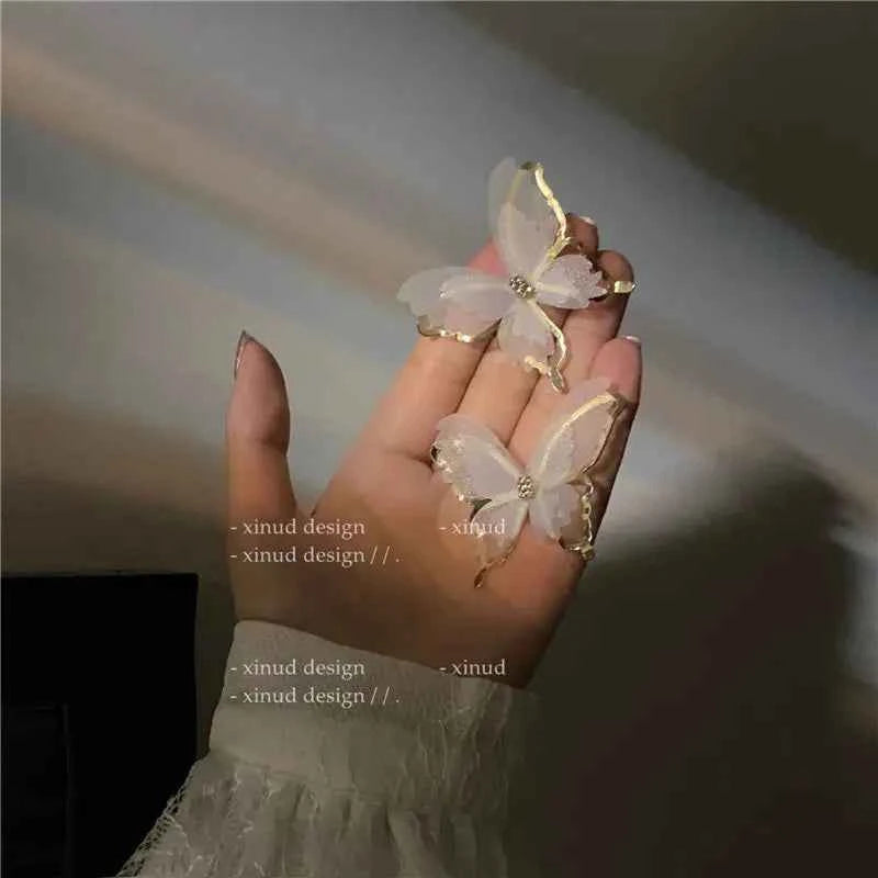 Cute Exaggerate White Metal Mesh Big Butterfly Wings Stud Earring for Women Personality Fashion Korea Jewelry Accessories Gift