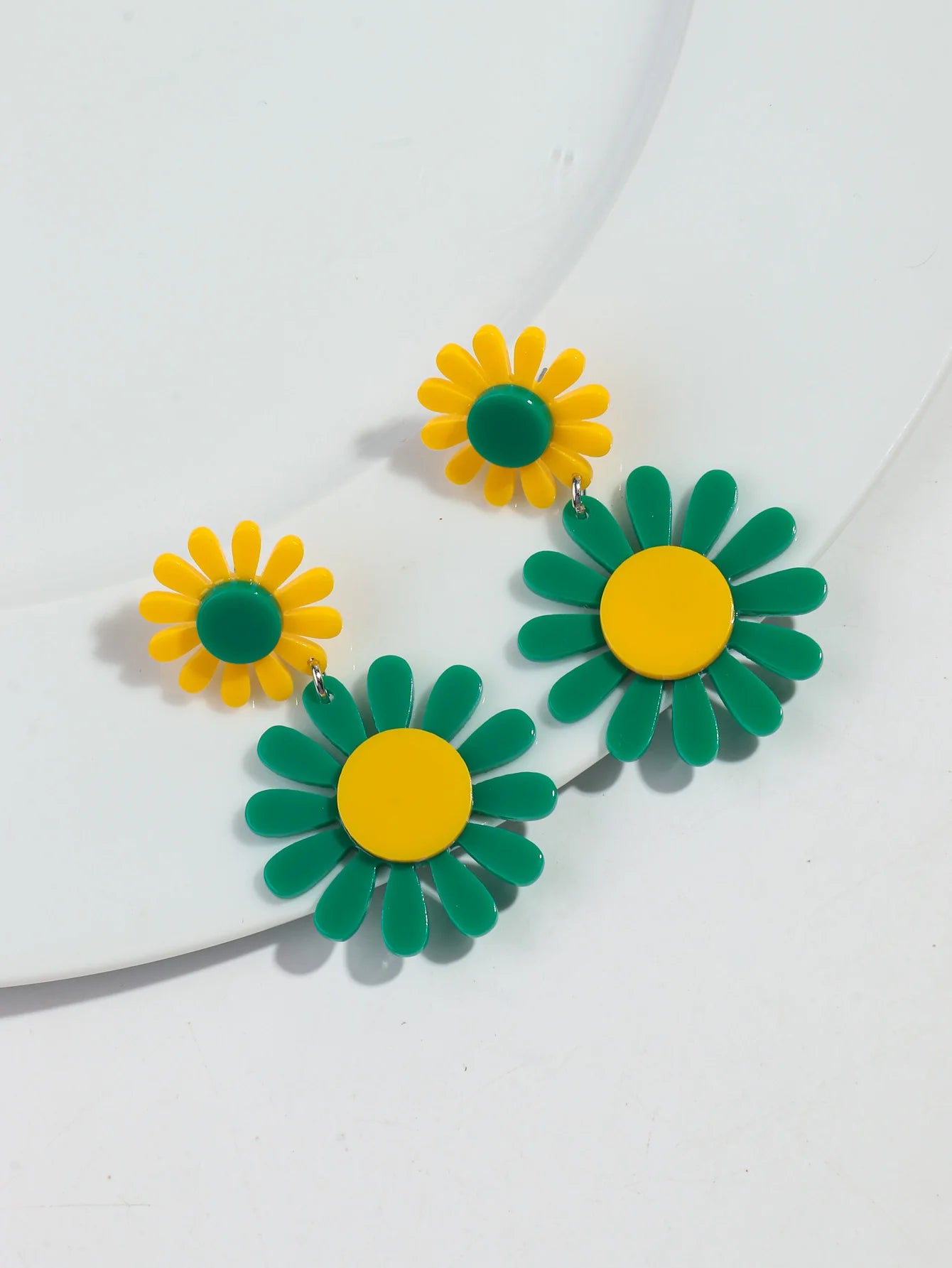 Boho Colorful Acrylic Sunflower Women's Earrings 2024 Trendy Geometric Daisy Flower Long Drop Earring Cute Simple Jewelry Gifts
