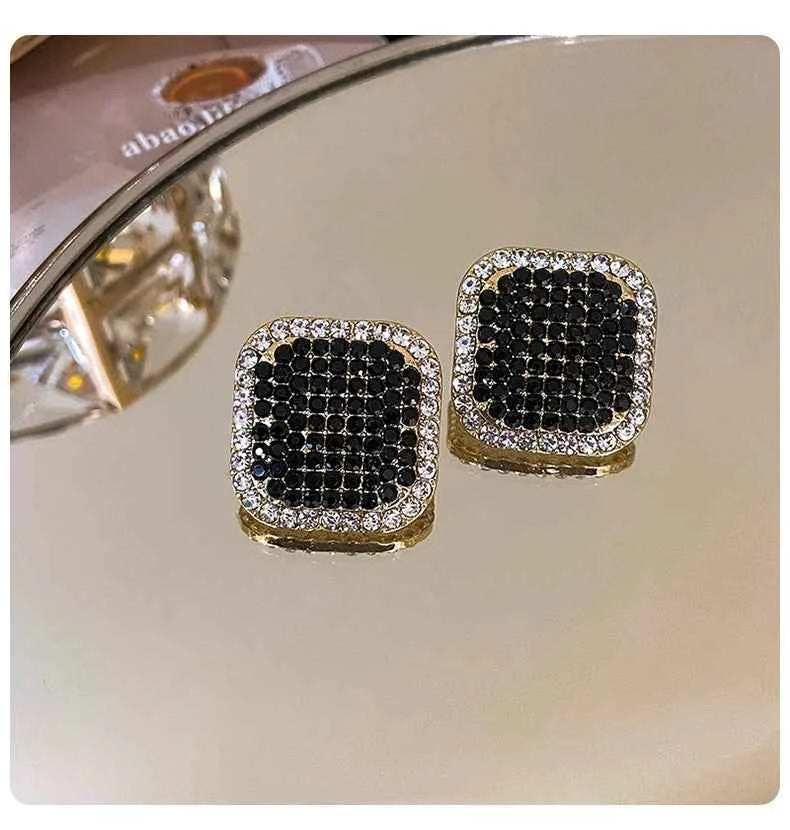 Luxury quality jewelry CC Style Pearl Earrings Vintage Earrings Wholesale modern women's earrings 2025