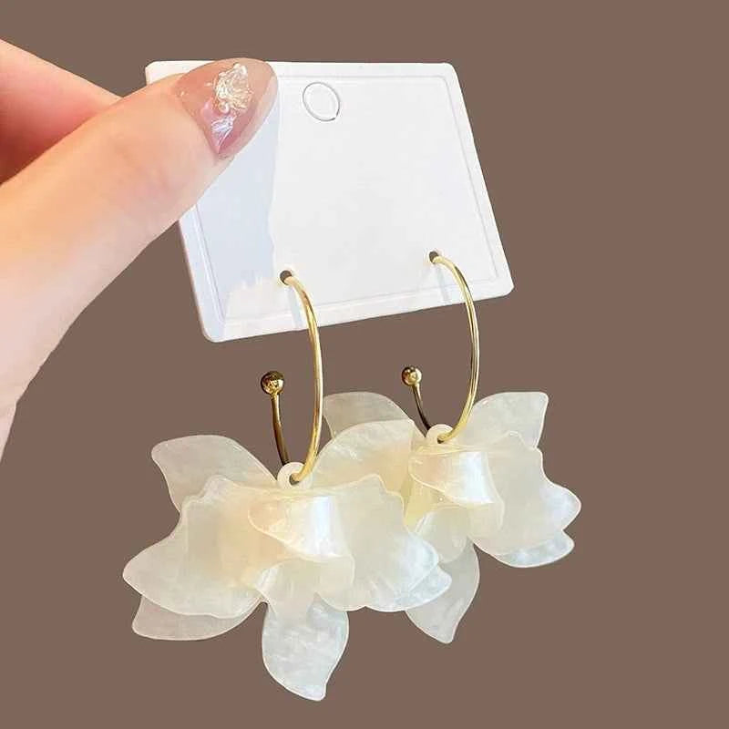 Vintage Temperament White Flower Drop Earrings for Women Delicate Acrylic Big Petals C-Shape Earring Girls Wedding Party Jewelry