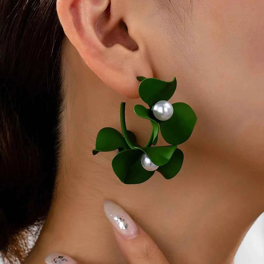 Imitation Pearl Flower Earrings for Women Simple Fashion Ear Jewelry Accessories Hot Sale Party Gift 2025 New Style