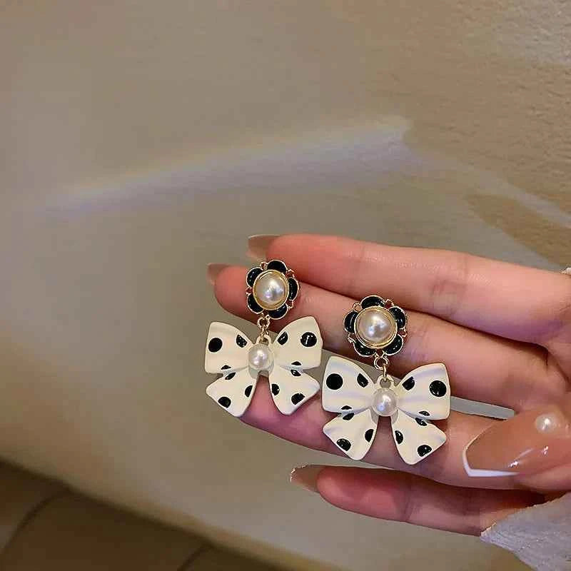 Punk Girl Earrings Korean Version High-end 2022 New Fashion All-match Niche Polka Dot Bow Pearl Earrings Wholesale Sales Brincos