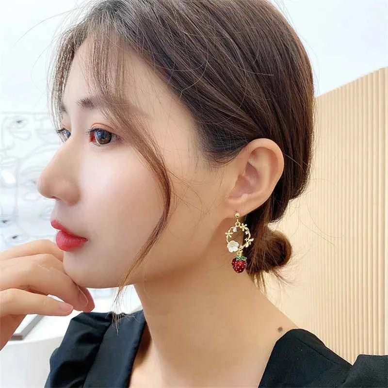 Korean Style Flower Cute Animal Rabbit Dangle Earrings For Women Strawberry Zircon Bee Asymmetrical Tassel Earring Party Jewelry