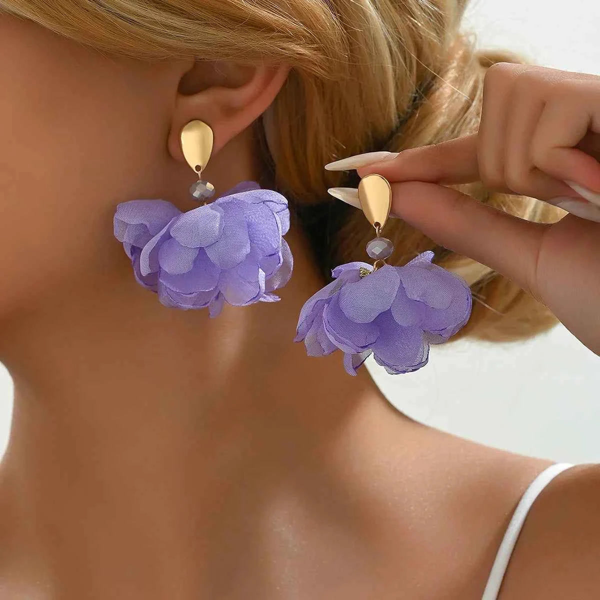 Luxury Flower Designer Earrings for Women Korean Stylish Plant Earrings Jewelry Mothers Day Gifts 2025