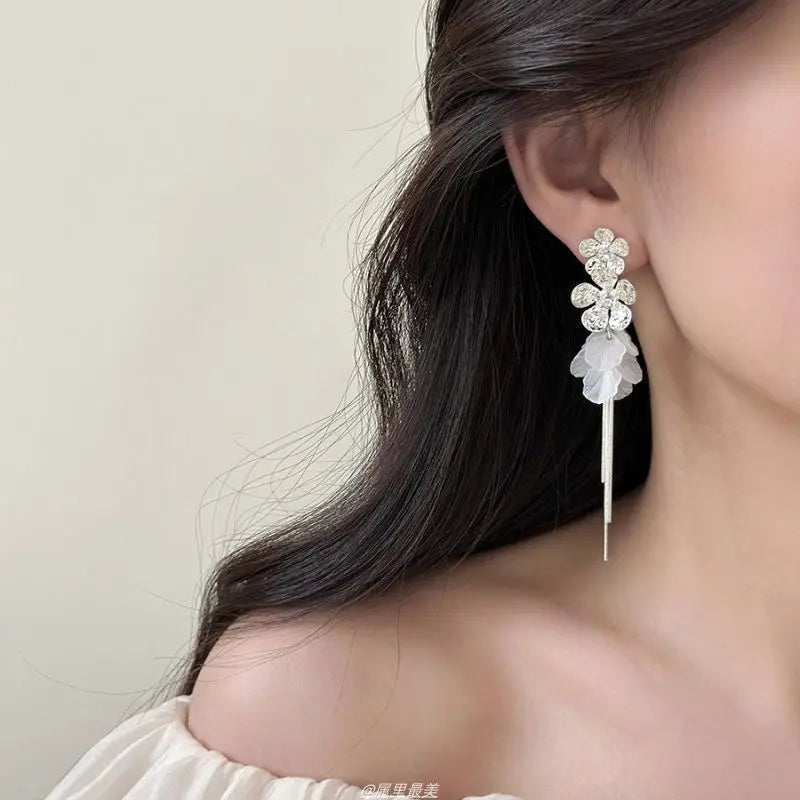 Korean Fashion Earrings Exquisite Dangle Earrings White Crystal Zirconia Flower Bridal Earring Party Jewelry for Women Aretes