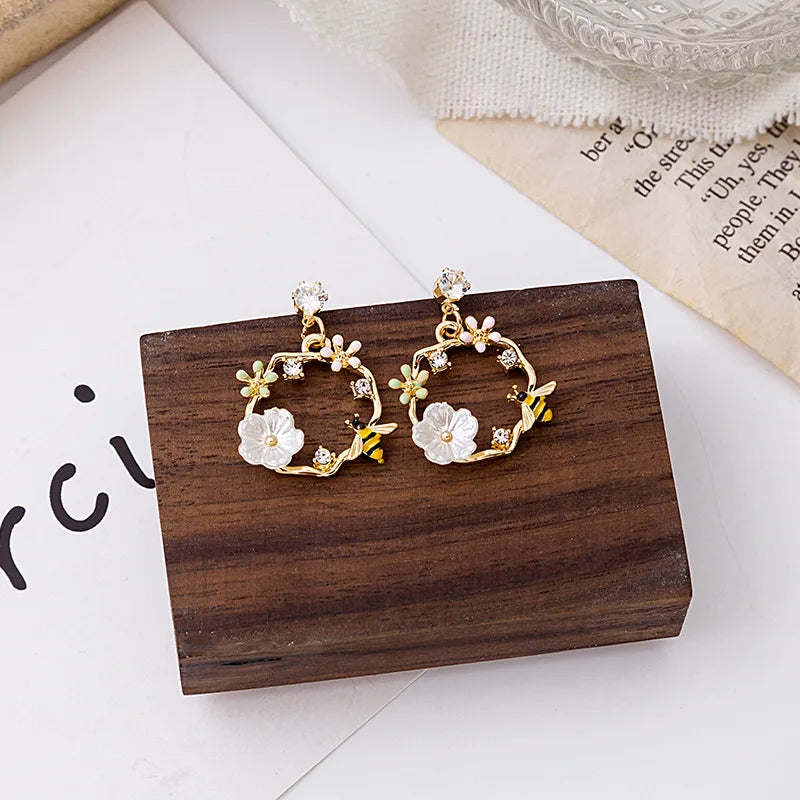 Makersland Unique Earring For Women Cute Mushroom Hoops Gold Color Sweet Butterfy Bee Earrings Trendy Designer Jewelry Luxury