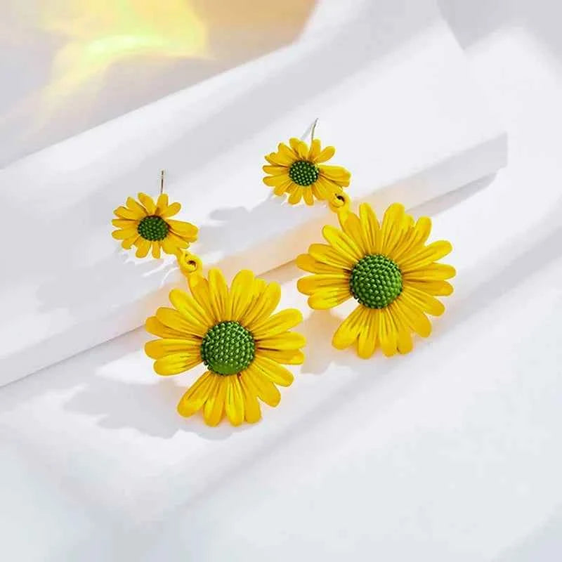 Charm Colorful Resin Daisy Drop Dangle Earrings for Women Classic  Brincos Yellow Flower Stud Earring Summer Jewelry Accessories