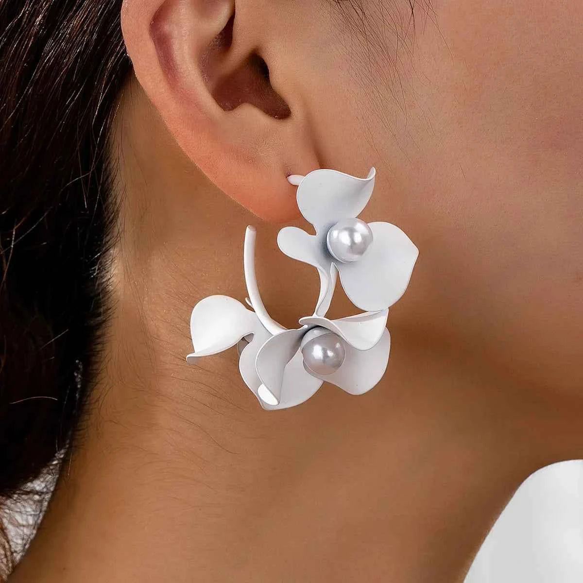 Imitation Pearl Flower Earrings for Women Simple Fashion Ear Jewelry Accessories Hot Sale Party Gift 2025 New Style