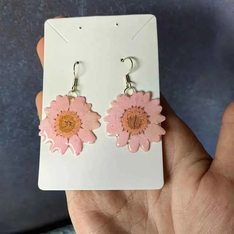 Small Daisy Flower Series Natural Plant Earrings Handmaking Epoxy Resin Pressed Flower Earrings Unique Daisy Jewelry Wholesale