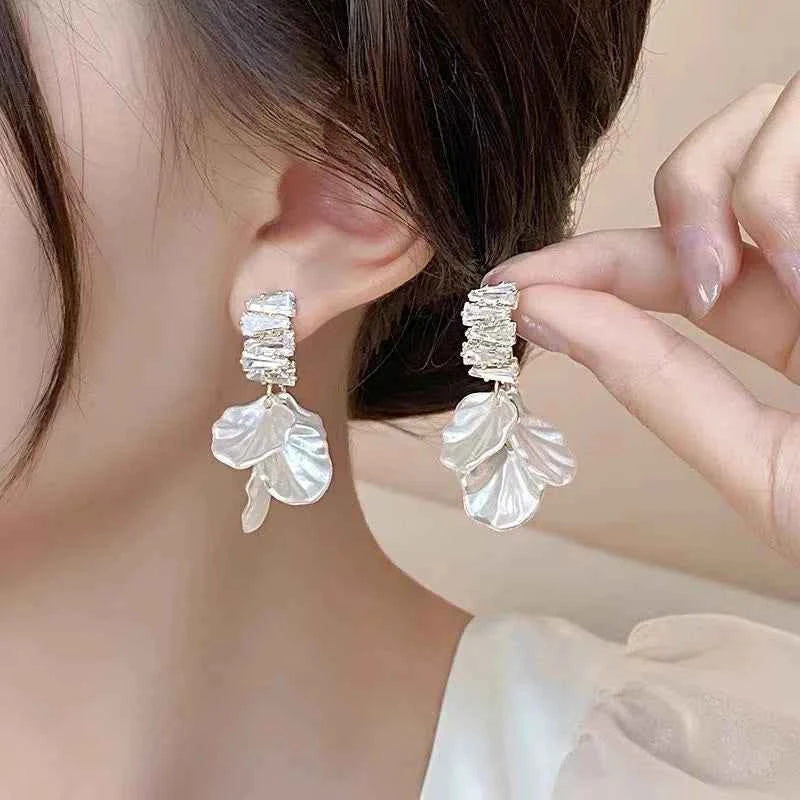 Korean Fashion Earrings Exquisite Dangle Earrings White Crystal Zirconia Flower Bridal Earring Party Jewelry for Women Aretes