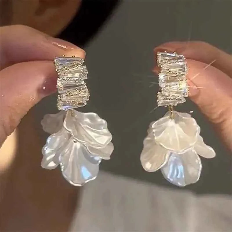 Korean Fashion Earrings Exquisite Dangle Earrings White Crystal Zirconia Flower Bridal Earring Party Jewelry for Women Aretes