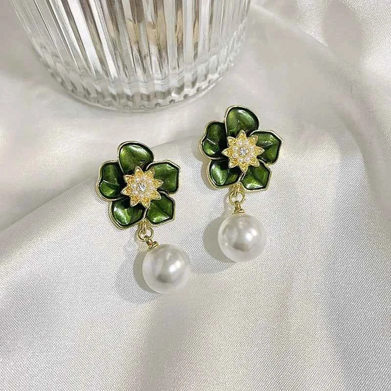 Luxury quality jewelry CC Style Pearl Earrings Vintage Earrings Wholesale modern women's earrings 2025