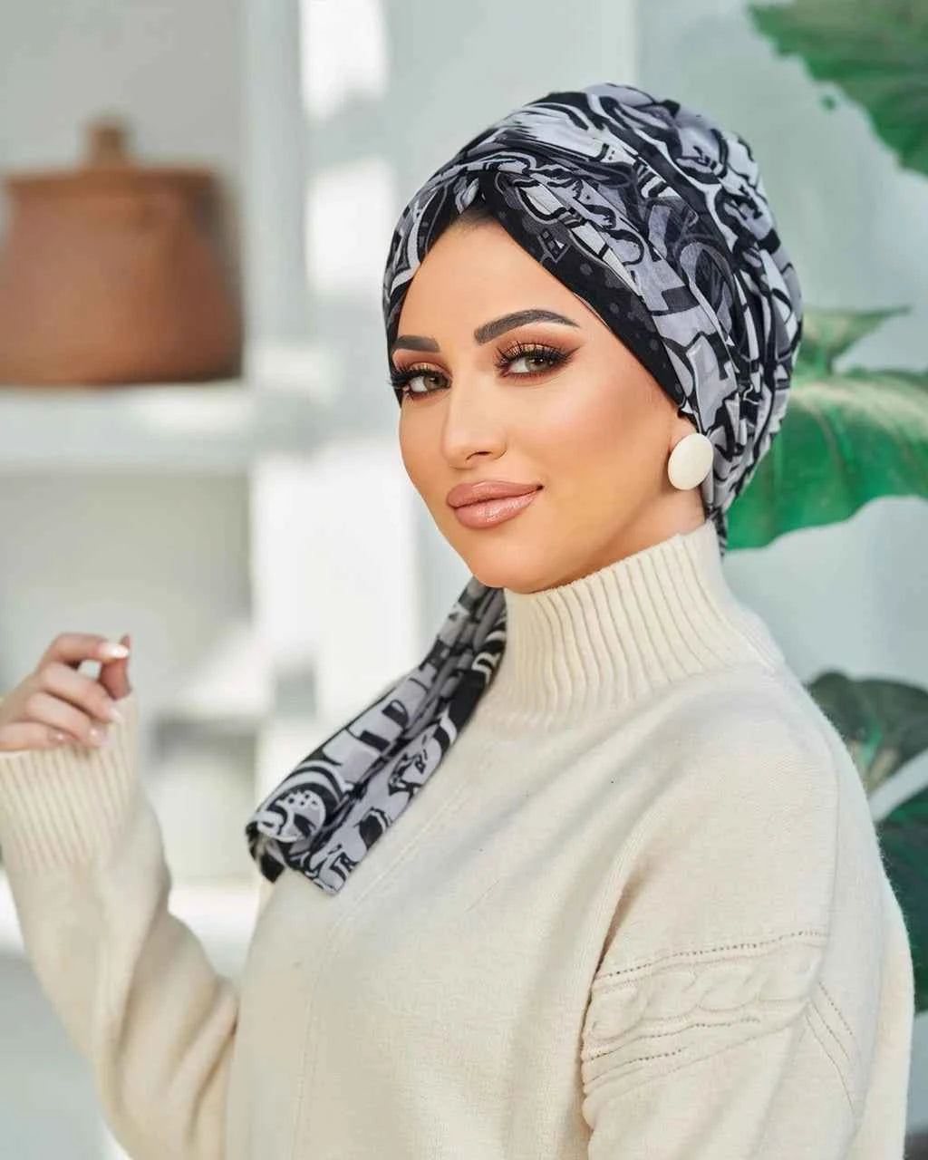 2PCS diamond Shaped Geometric Pattern Headscarf is Versatile Fashionable For Autumn And Winter It Is A Comfortable And Stylish