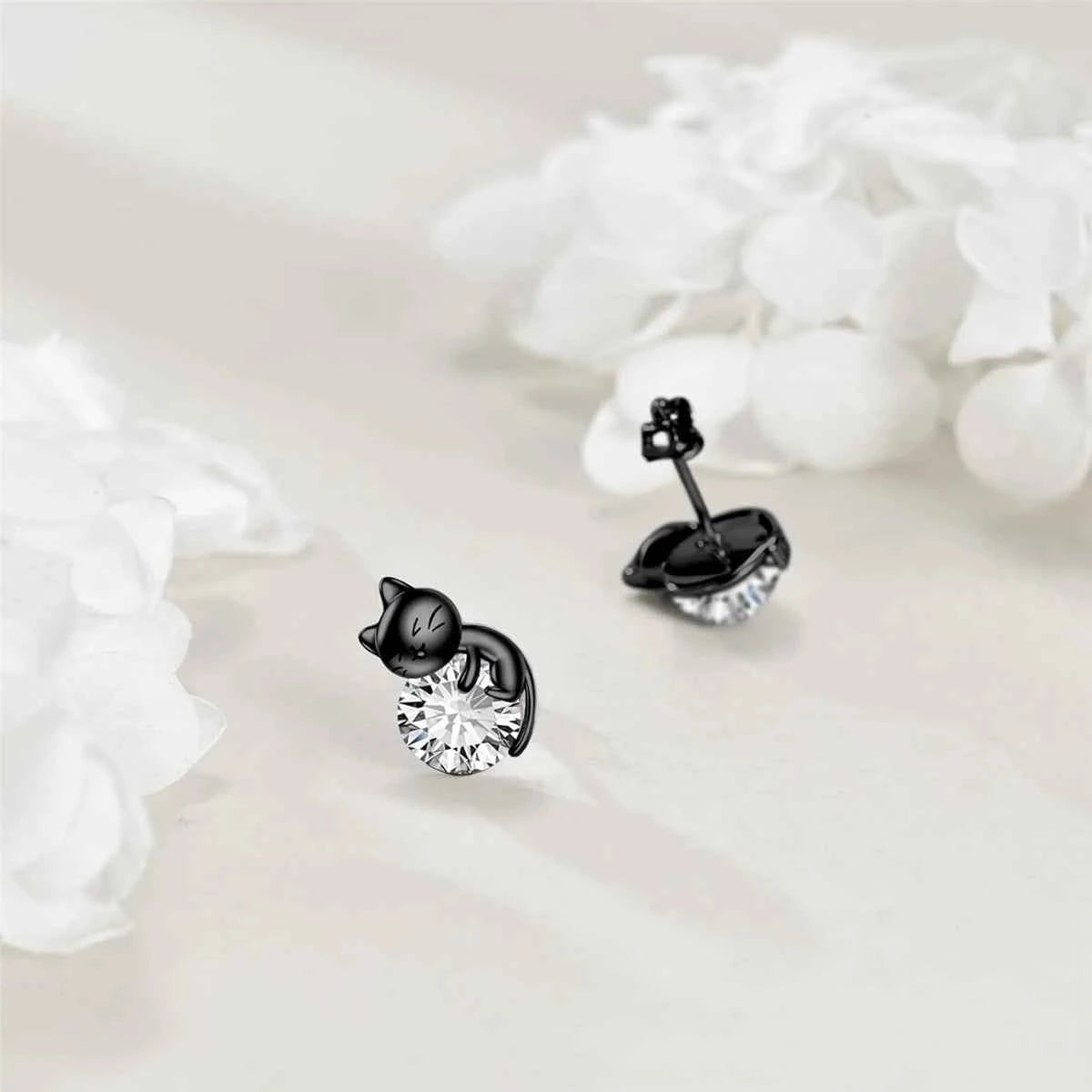 1Pair Cute Black Cat Crystal Earrings for Women Exquisite Pet Cat Jewelry Suitable for Birthday Gifts for Family and Friends
