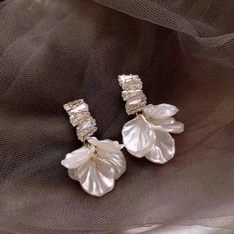 Korean Fashion Earrings Exquisite Dangle Earrings White Crystal Zirconia Flower Bridal Earring Party Jewelry for Women Aretes