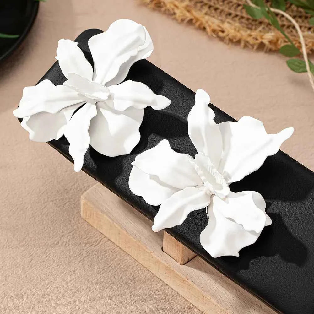 Exaggerated Large Size Spray Paint Flower Stud Earrings For Women Girls Holiday Party Gift Fashion Jewelry Ear Accessories DE049