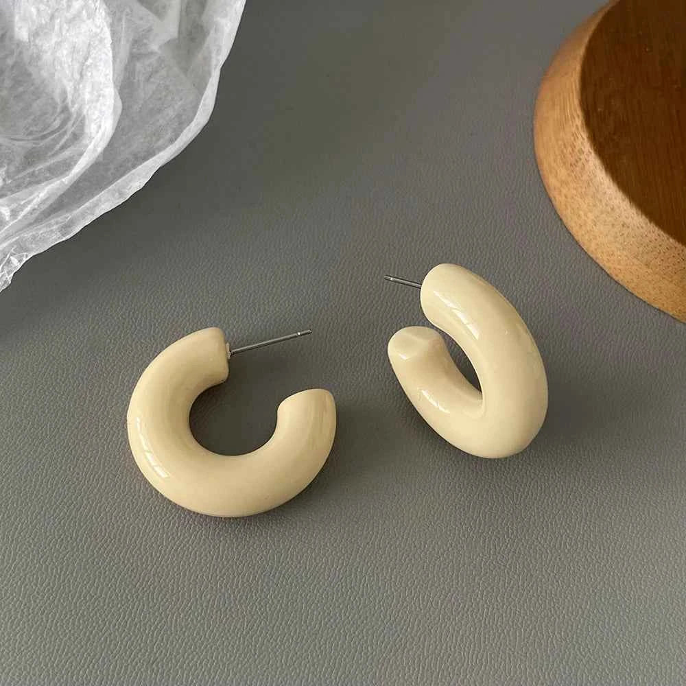 AENSOA Trendy White Acrylic Pearl Flower Drop Earrings for Women Geometric Round Petal Floral Hanging Earrings Party Jewelry