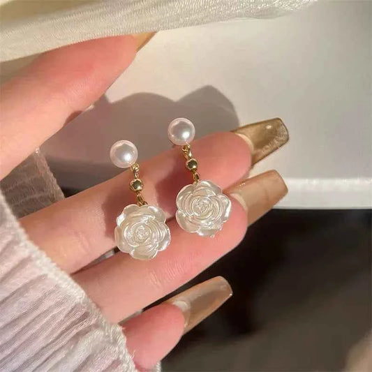 Серьги Женские Women Camellia Pearl Earring Niche Design Sense Studs Fashion Unique Flower Earrings Female Jewelry Piercing