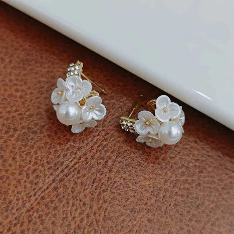 New Luxury Vintage Imitation Shell Flower Zircon Pearl Shell Flower Stud Earrings Women Fashion Elegant Jewelry Accessories