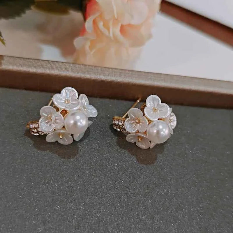 New Luxury Vintage Imitation Shell Flower Zircon Pearl Shell Flower Stud Earrings Women Fashion Elegant Jewelry Accessories