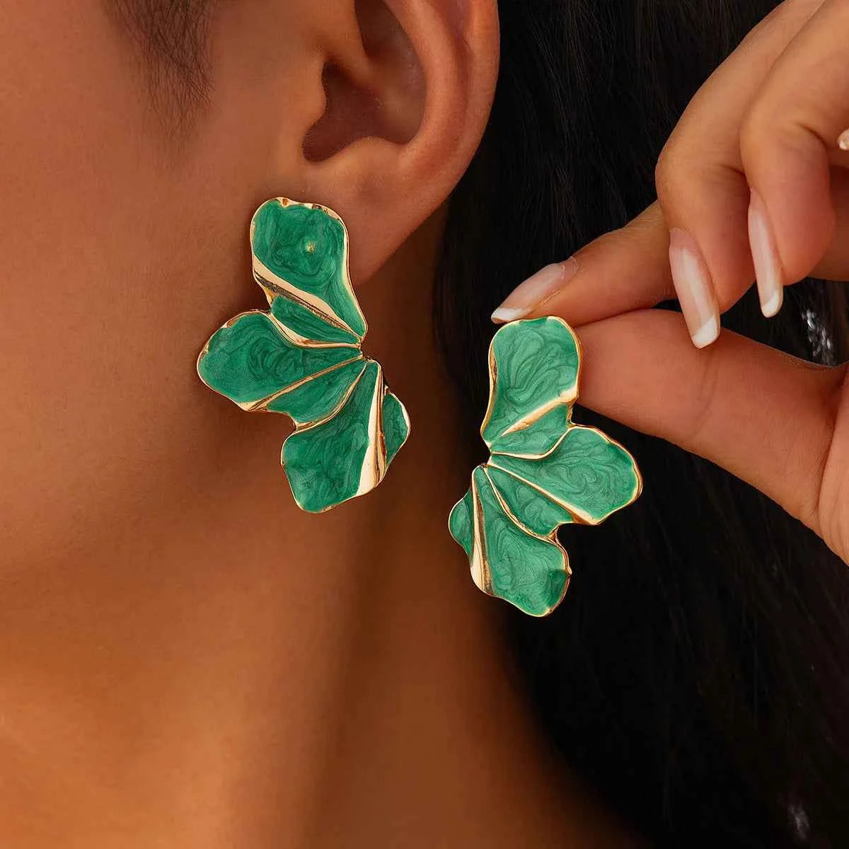 Retro oil dripping colored petal earrings for women with a niche design sense, personalized simplicity, and versatile earrings