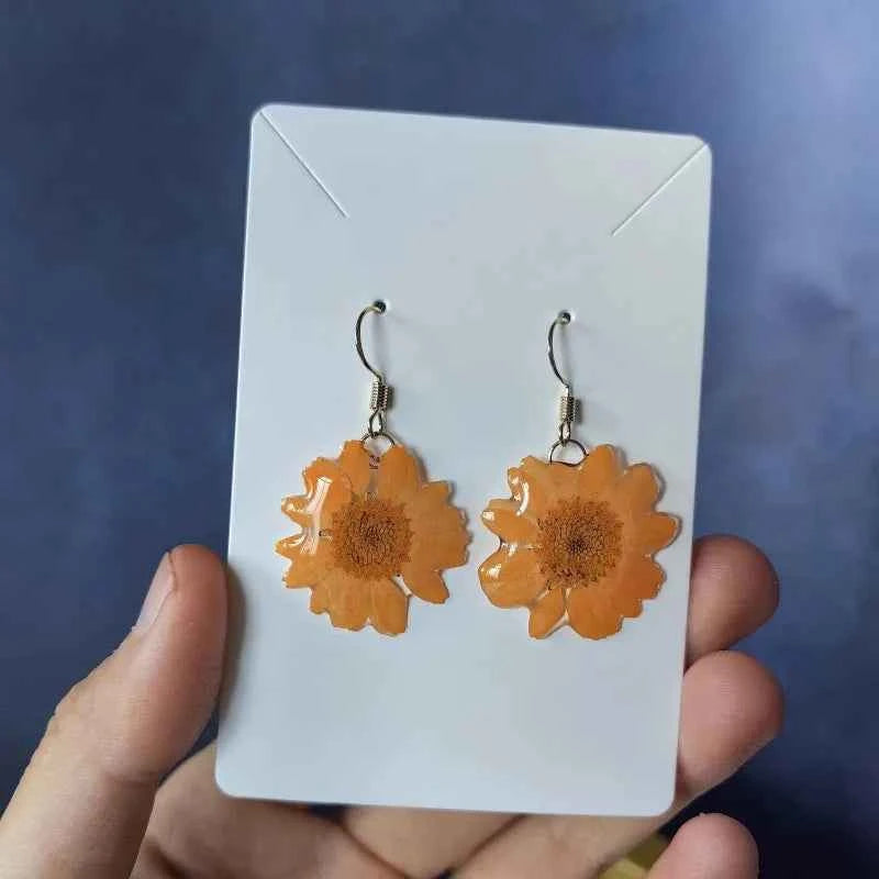 Small Daisy Flower Series Natural Plant Earrings Handmaking Epoxy Resin Pressed Flower Earrings Unique Daisy Jewelry Wholesale