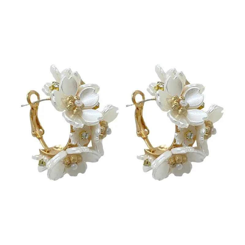 2023 New Exquisite White Flower Splicing Hoop Earrings for Women Fashion Versatile C Earrings Korean Trend Elegant Jewelry