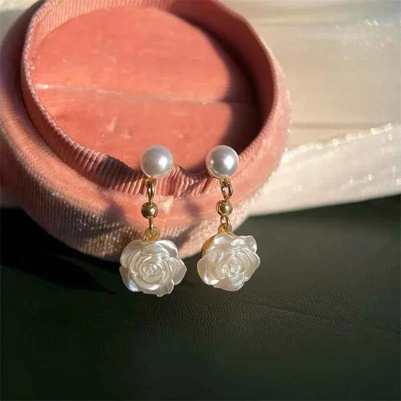 Серьги Женские Women Camellia Pearl Earring Niche Design Sense Studs Fashion Unique Flower Earrings Female Jewelry Piercing