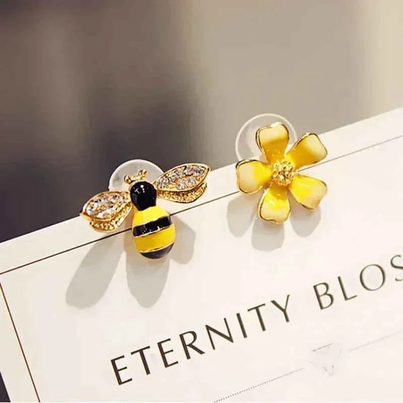 Women Summer Fashion Cute Bee Flower Earrings Girl's Versatile Style Asymmetric Creative Exquisite Earrings Gifts Accessories