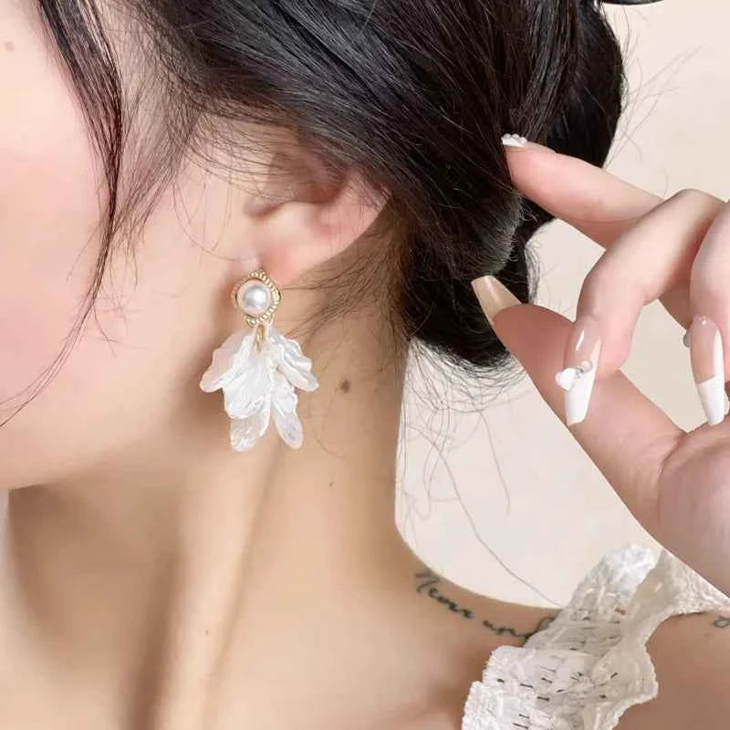 Fashion Jewelry 925 Silver Needle Elegant Temperament White Color Petal Earrings For Women Wedding Gifts Sweet Design Hot Sale