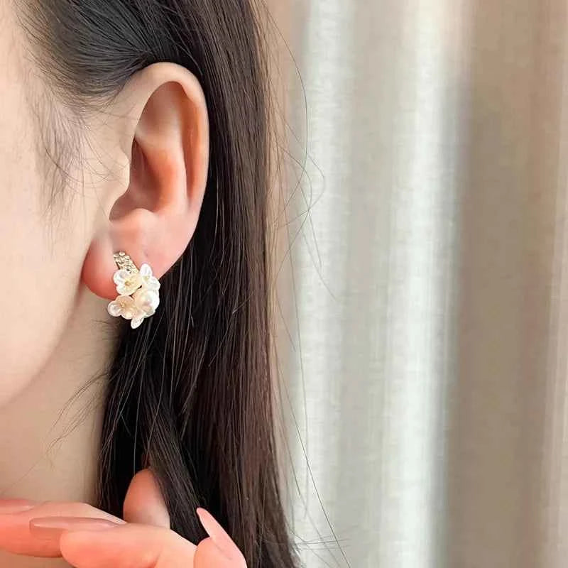 New Luxury Vintage Imitation Shell Flower Zircon Pearl Shell Flower Stud Earrings Women Fashion Elegant Jewelry Accessories