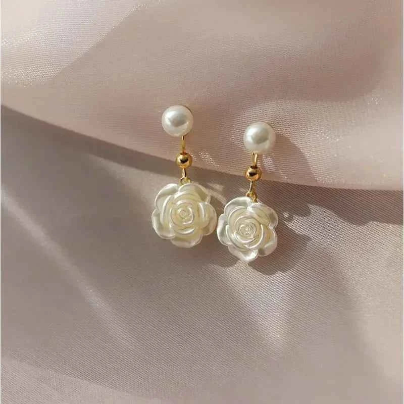 Серьги Женские Women Camellia Pearl Earring Niche Design Sense Studs Fashion Unique Flower Earrings Female Jewelry Piercing