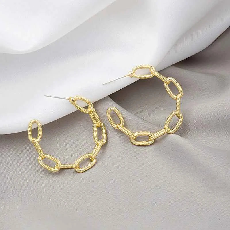 2023 New Exquisite White Flower Splicing Hoop Earrings for Women Fashion Versatile C Earrings Korean Trend Elegant Jewelry
