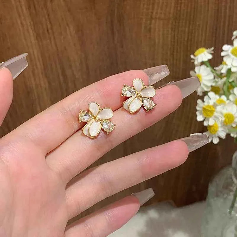 New Luxury Vintage Imitation Shell Flower Zircon Pearl Shell Flower Stud Earrings Women Fashion Elegant Jewelry Accessories